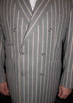 Close up of the grey horn button on mens bespoke suit
